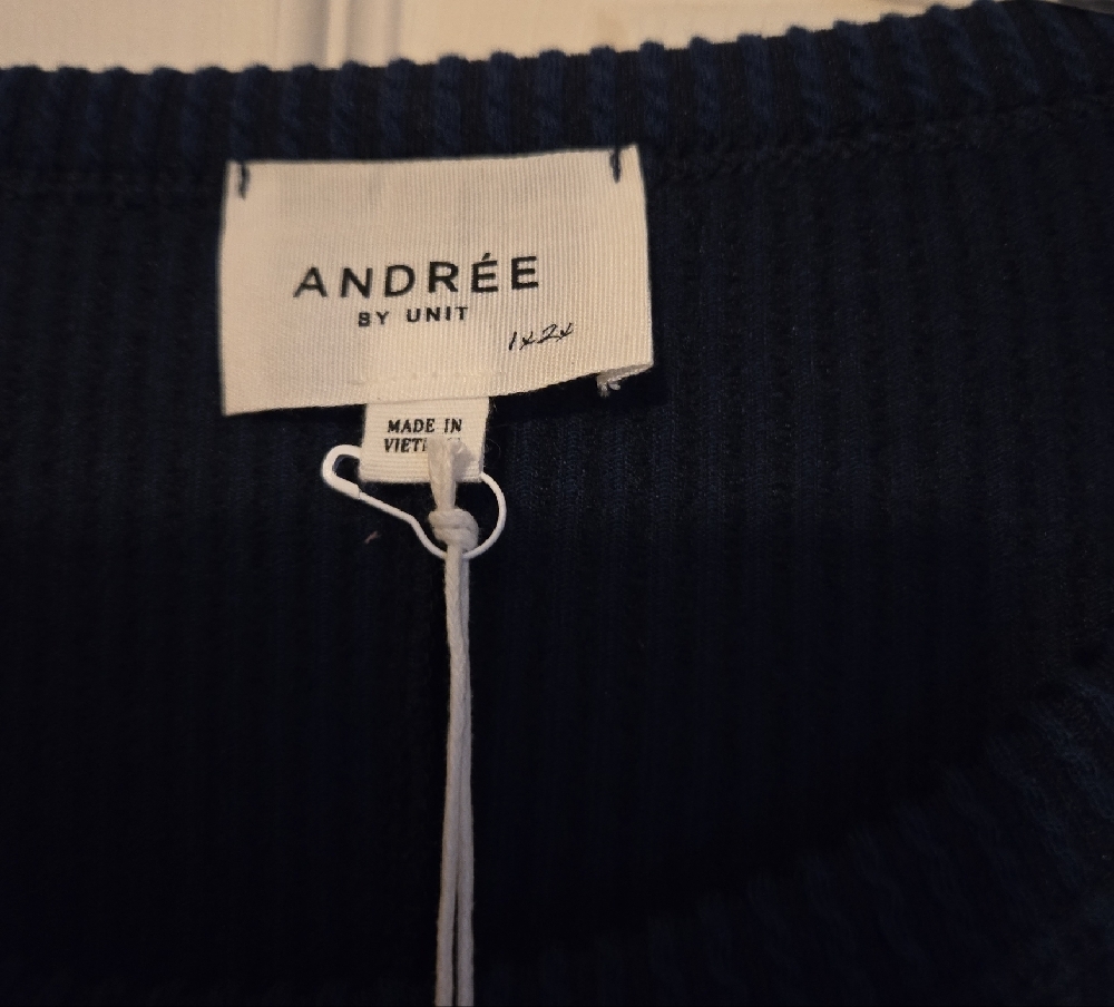 Andree By Unit  Navy Ribbed Short Sleeve Sweater - Picture 2 of 3
